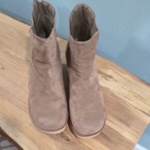 Elegant Brown Suede Heeled Boots